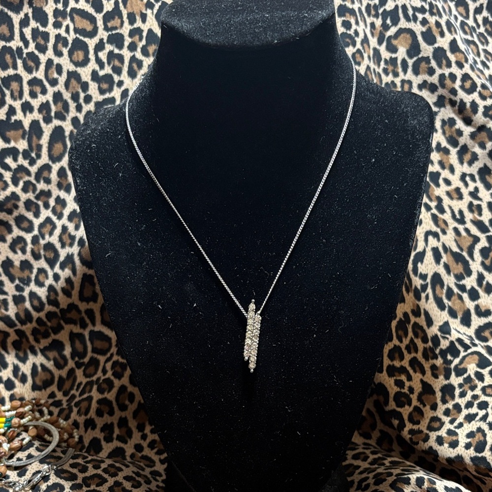 Elegant Silver Pendant Necklace